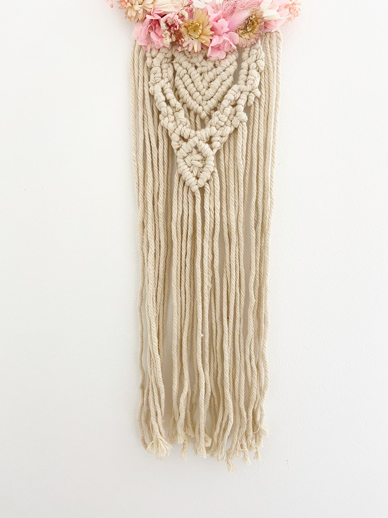 Lune en macramé fleurie